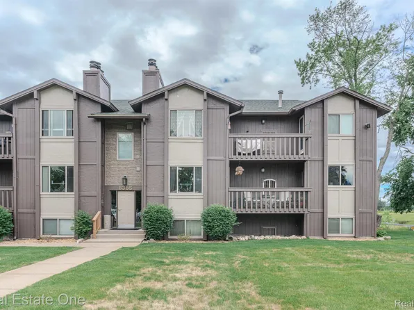 8385 Pontiac Lake Rd APT 13, White Lake, MI 48386