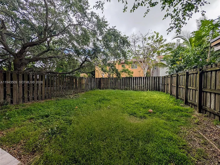 825 SW 6th Pl — Photo 37
