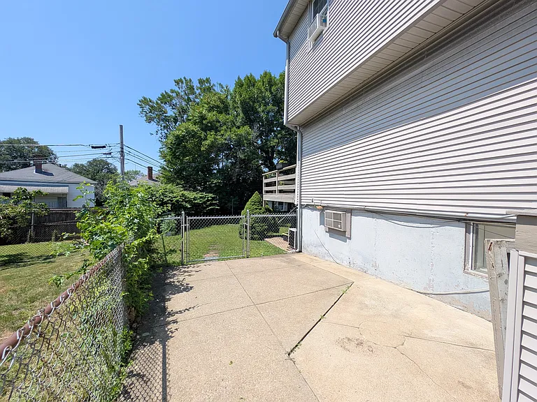 90 North St — Photo 17