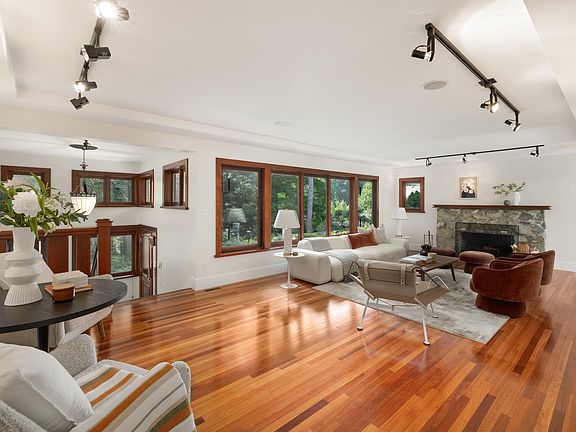 5th image of 431 Southborough Dr
