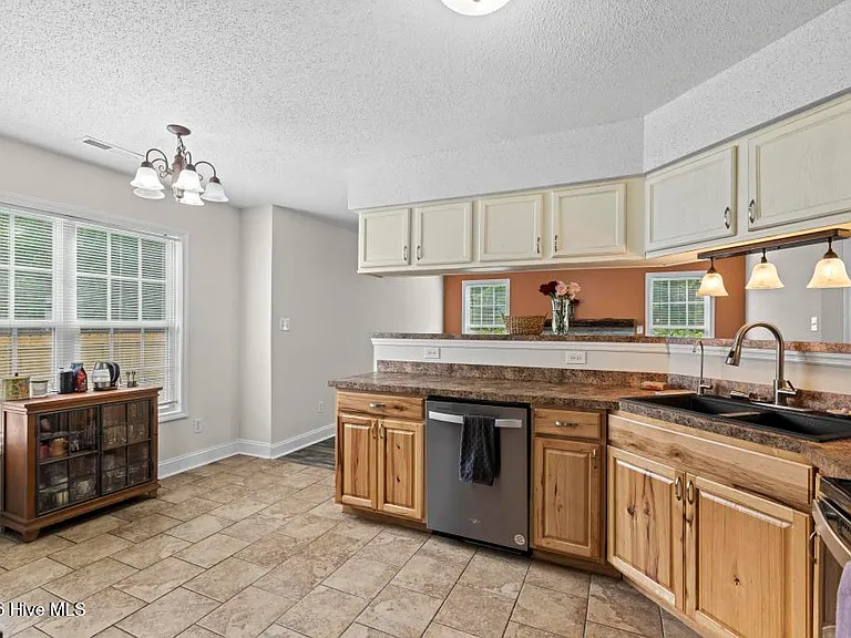 132 Forest Bluff Dr — Photo 12