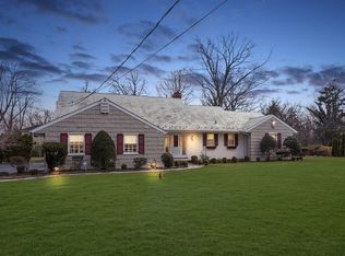 205 Hewlett Neck Rd, Woodmere, NY 11598