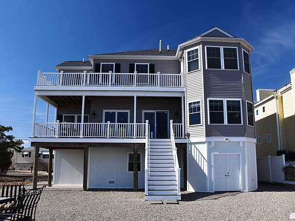 4th image of 683 Bayview Dr