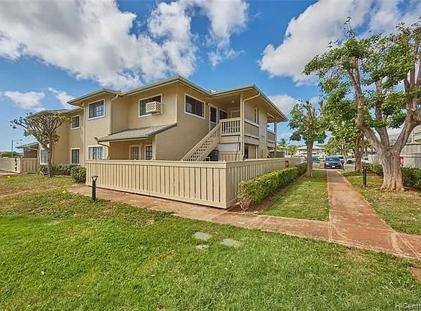 2-Bedroom 1 Full Bath Ground-Floor Townhouse w/ 2 Assigned Parking in Pae Ko Gardens — Photo 2