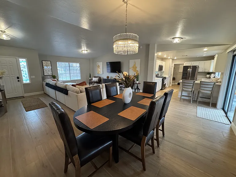 3732 N Taylor Dr — Photo 6