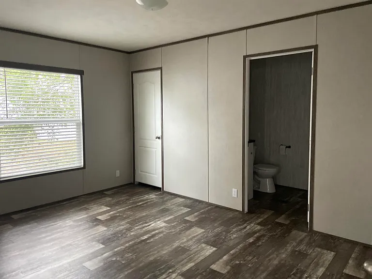 107 N Cedar — Photo 5