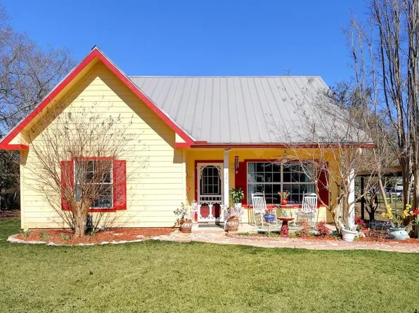 304 W Pecan Dr, Johnson City, TX 78636
