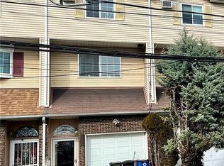 1051 W Fingerboard Rd, Staten Island, NY 10304