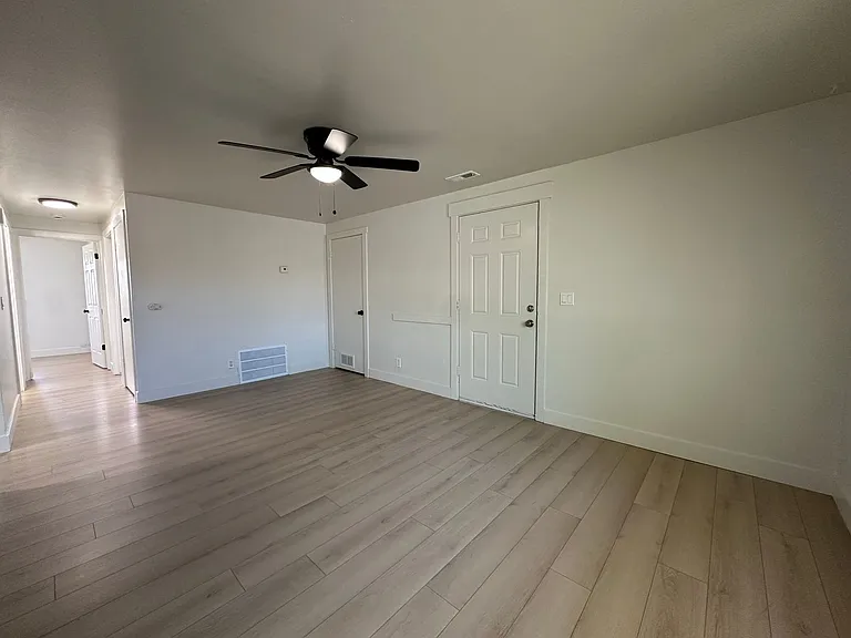1801 W Parkway Blvd — Photo 13