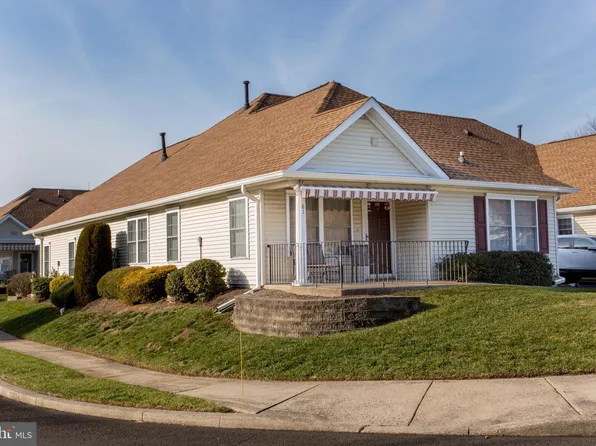 81 Avenrowe Ct, Fairless Hills, PA 19030