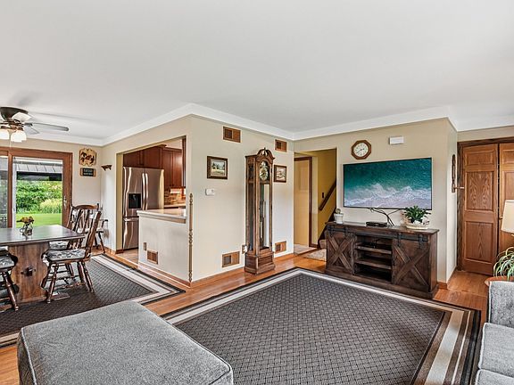 3rd image of 36746 N Eastmoor Ave