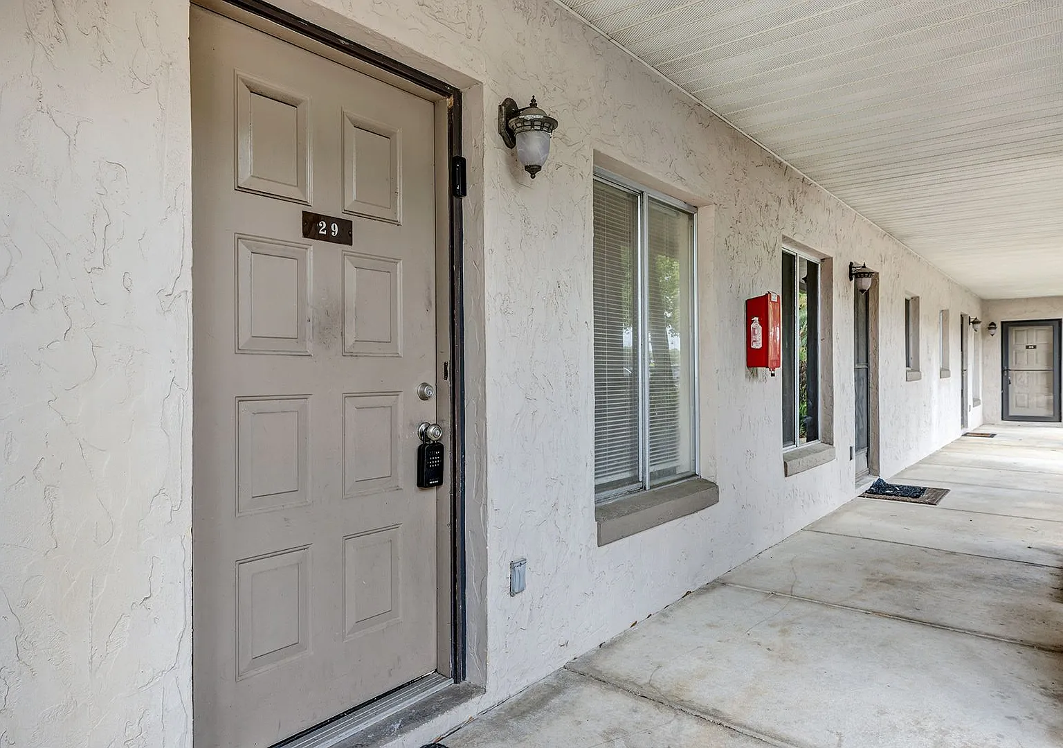 Charming One-Bedroom, One-Bath Retreat in Winter Haven with Modern Amenities — Photo 2