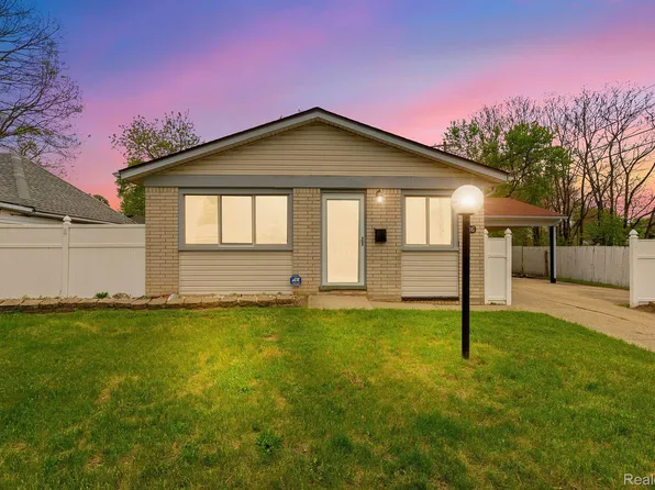 86 Inches St, Mount Clemens, MI 48043