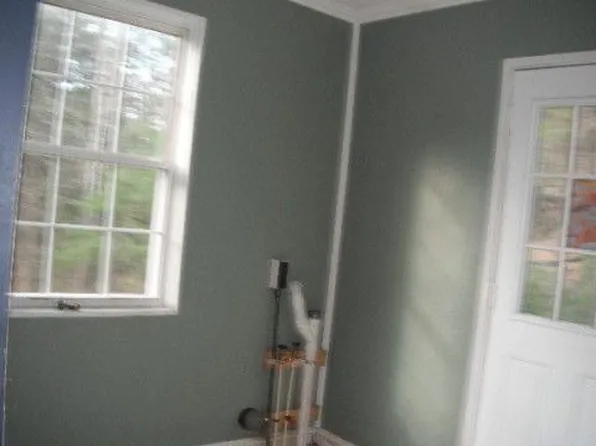 127 Walnut Heights Ln, Hendersonville, NC 28739