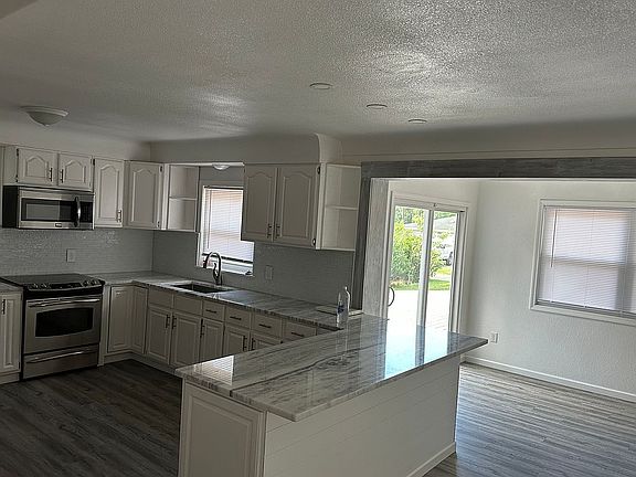 2nd image of 5654 Douglas Rd