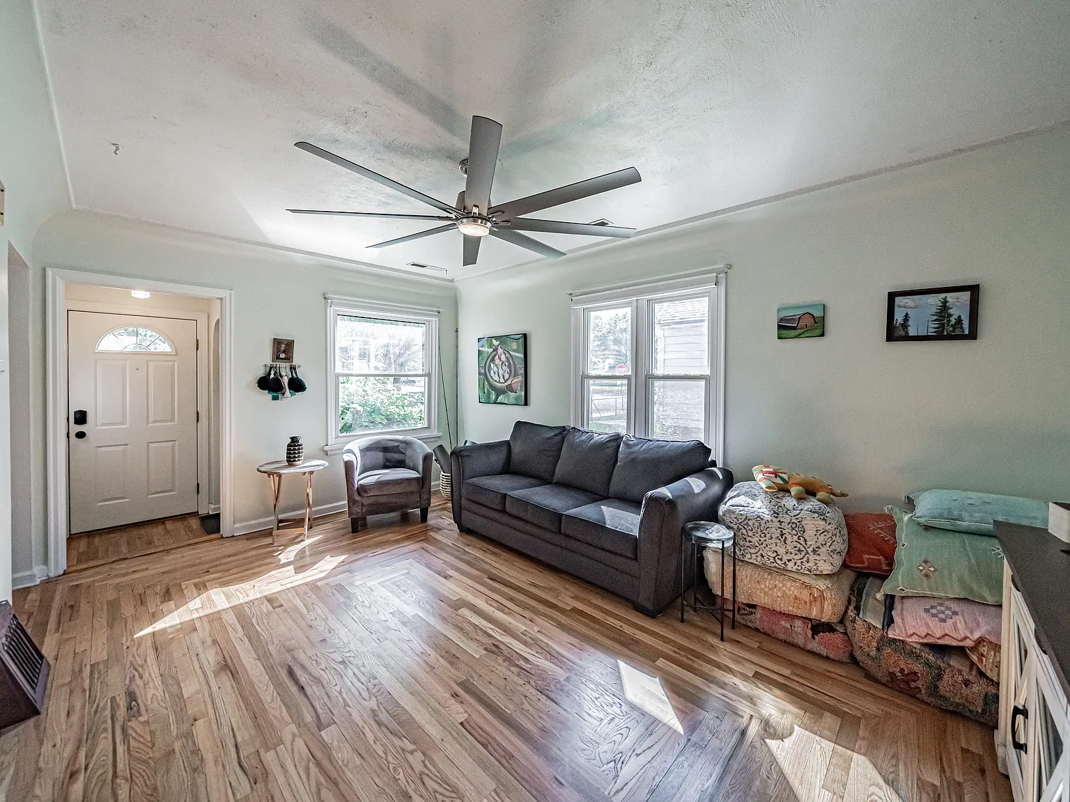 2 bed, $2,640 — Photo 2