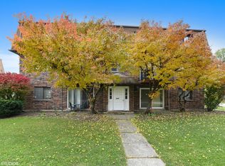 1228 Whispering Hills Ct APT 2B, Naperville, IL 60540