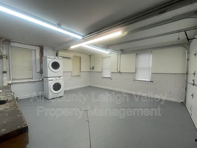 1316 Easton Ave — Photo 7