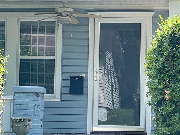 2nd image of 928 Martin St SE #B