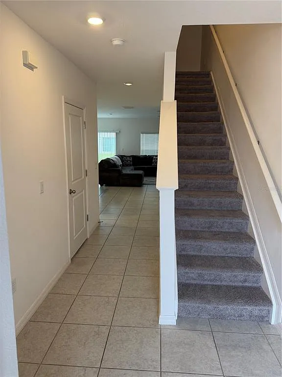 3 bed, 2.5 bath, 1652 sqft, $2,100 — Photo 2