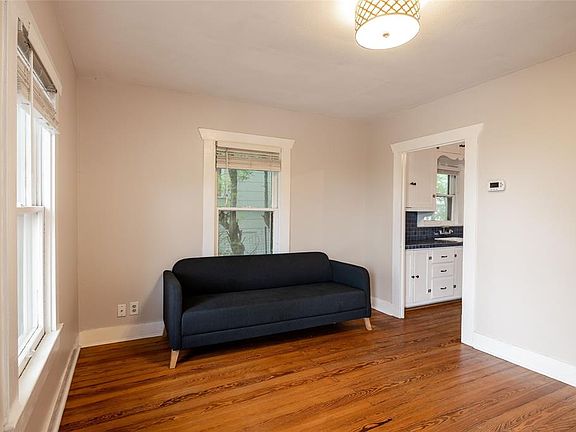 2nd image of 310 Leland St