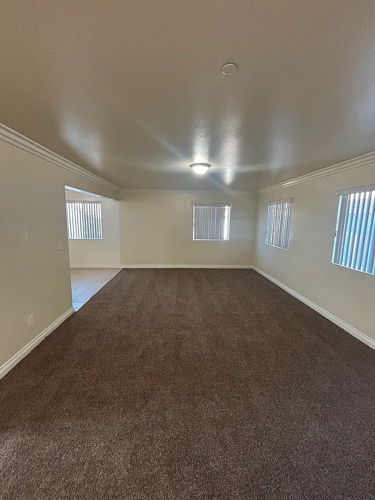 5 bed, 1753 sqft, $3,850 — Photo 3