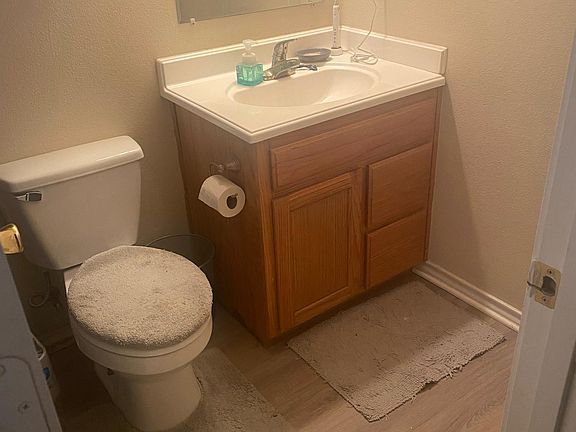 3rd image of 1306 Maple St APT 1008