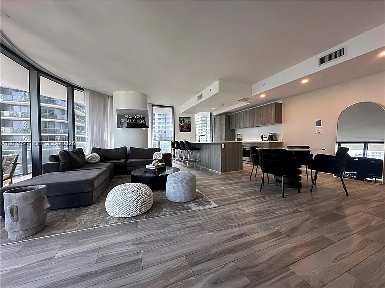 801 S Miami Ave — Photo 14