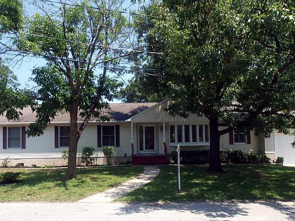2nd image of 785 N Lakeview Dr