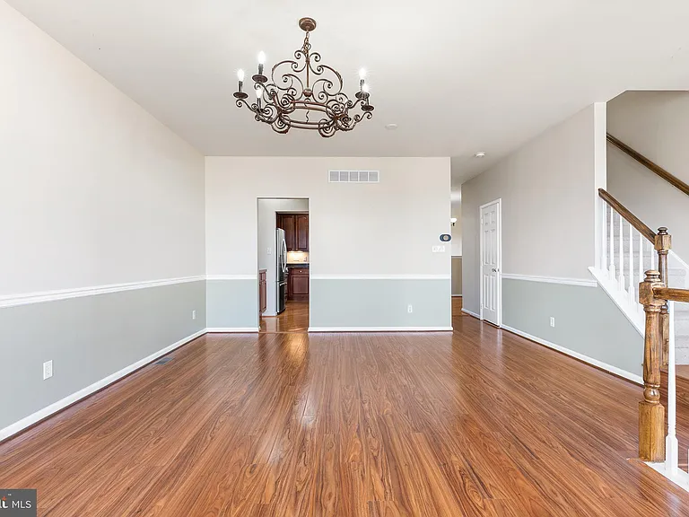 271 Yorktown Ct — Photo 13