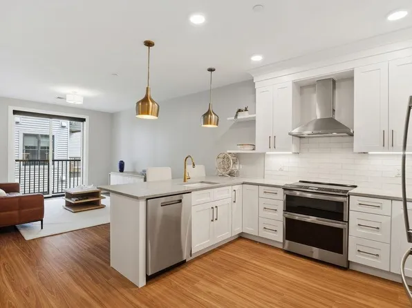 99 Foundry Place #301, Portsmouth, NH 03801