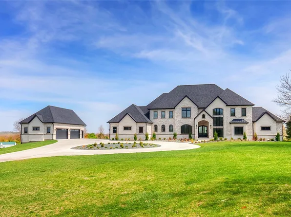 7395 NW 100th St, Johnston, IA 50131