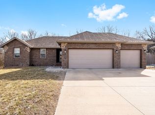 1009 Amanda Ave, Monett, MO 65708