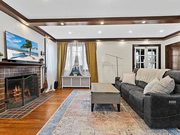 5th image of 112 Ralph Avenue