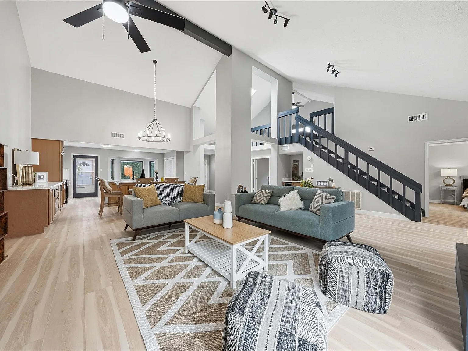 3 bed, 2.0 bath, 2224 sqft, $2,850 — Photo 4