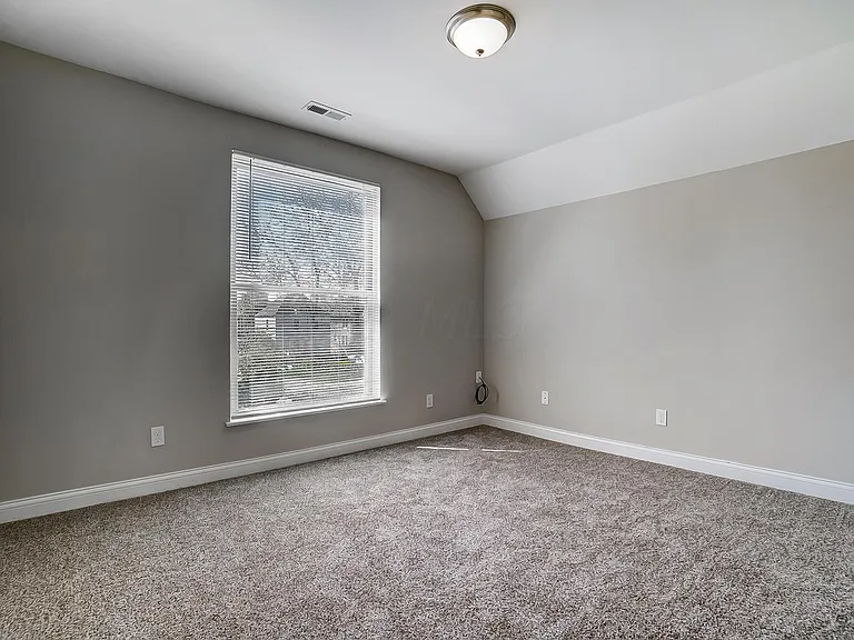147 Whitethorne Ave — Photo 21