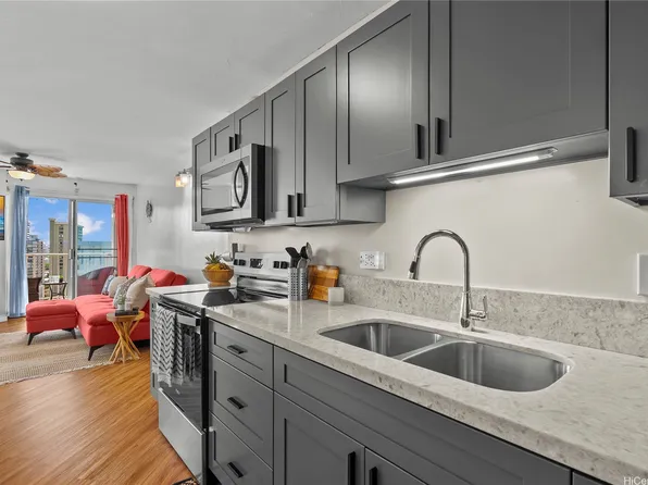 1031 Maunaihi Pl APT 301, Honolulu, HI 96822