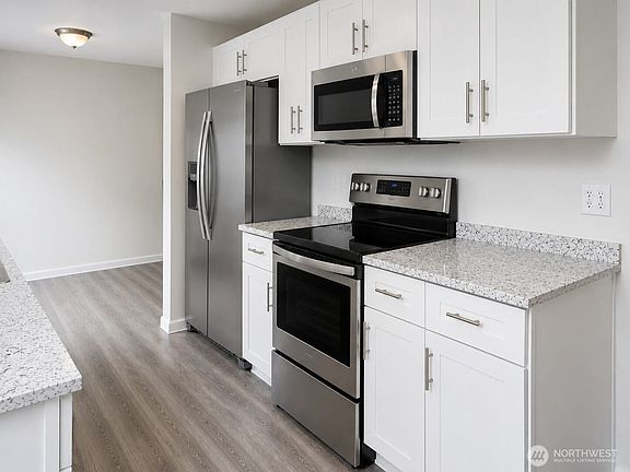 Completely refreshed kitchen!