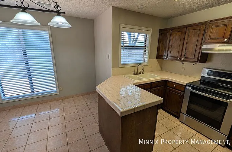 3409 103rd St — Photo 5