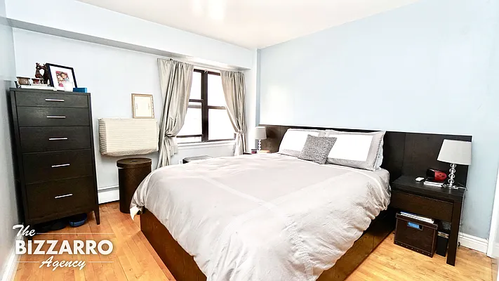 Sold by Bizzarro Agency | media 5