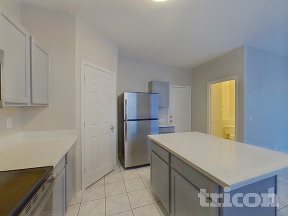 5th image of 2640 S 89th Ave