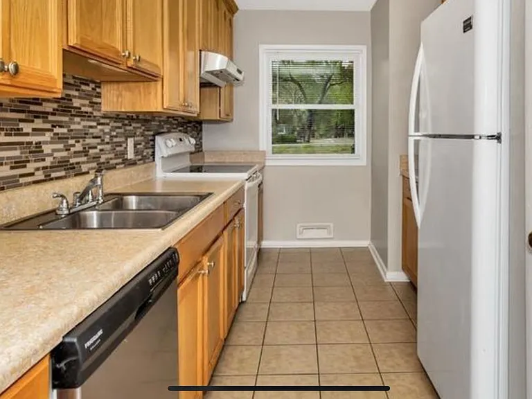 806 E Forrest St — Photo 8