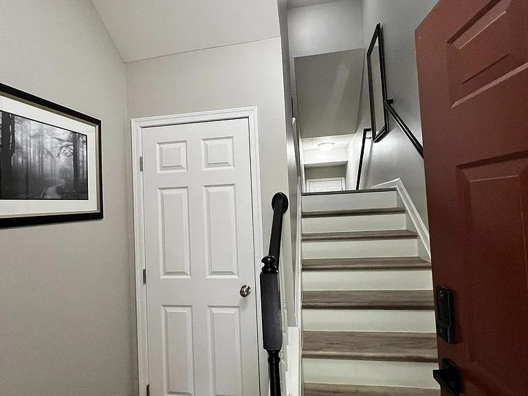 2621 Eastbourne Dr — Photo 3