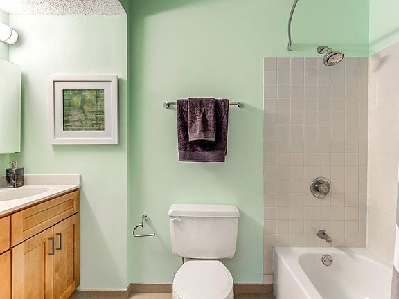 4th image of 729 N Dearborn St #6B