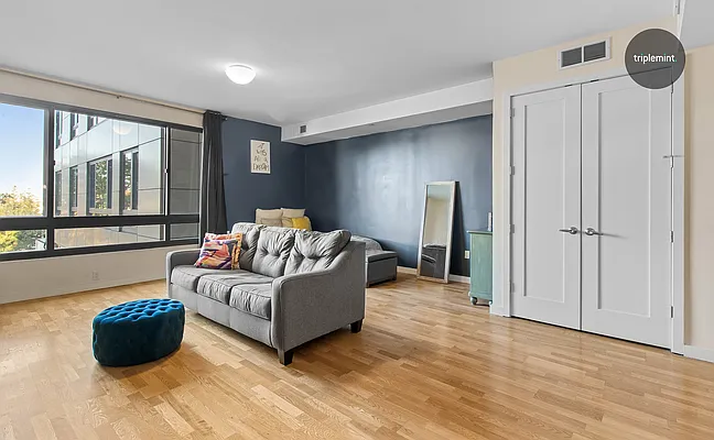 Sold by Triplemint | media 4