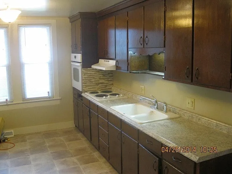 506 W Main St — Photo 4