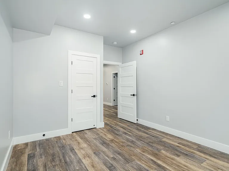 342 W Queen Ln #6 — Photo 13