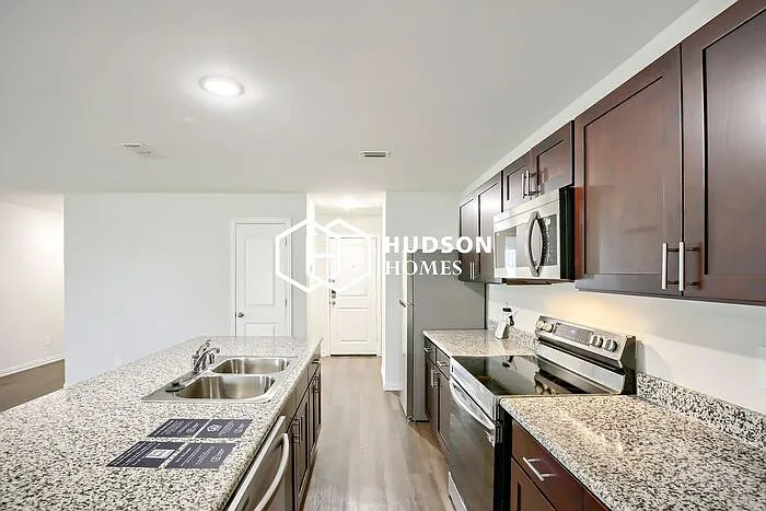 819 S Sutton St — Photo 6