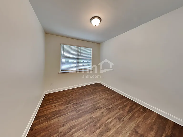 1010 Noah Ct — Photo 17