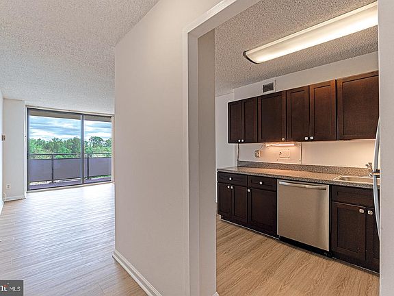 2nd image of 5225 Pooks Hill Rd APT 517S